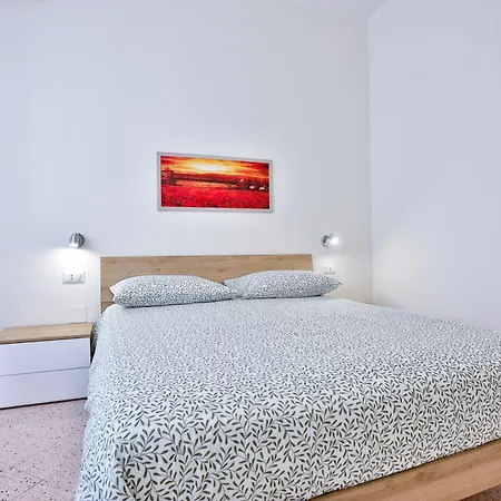 Guesthost - Casa Rosina Apartment Salerno